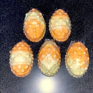 Set of 5 prize inside orange scented bath bombs